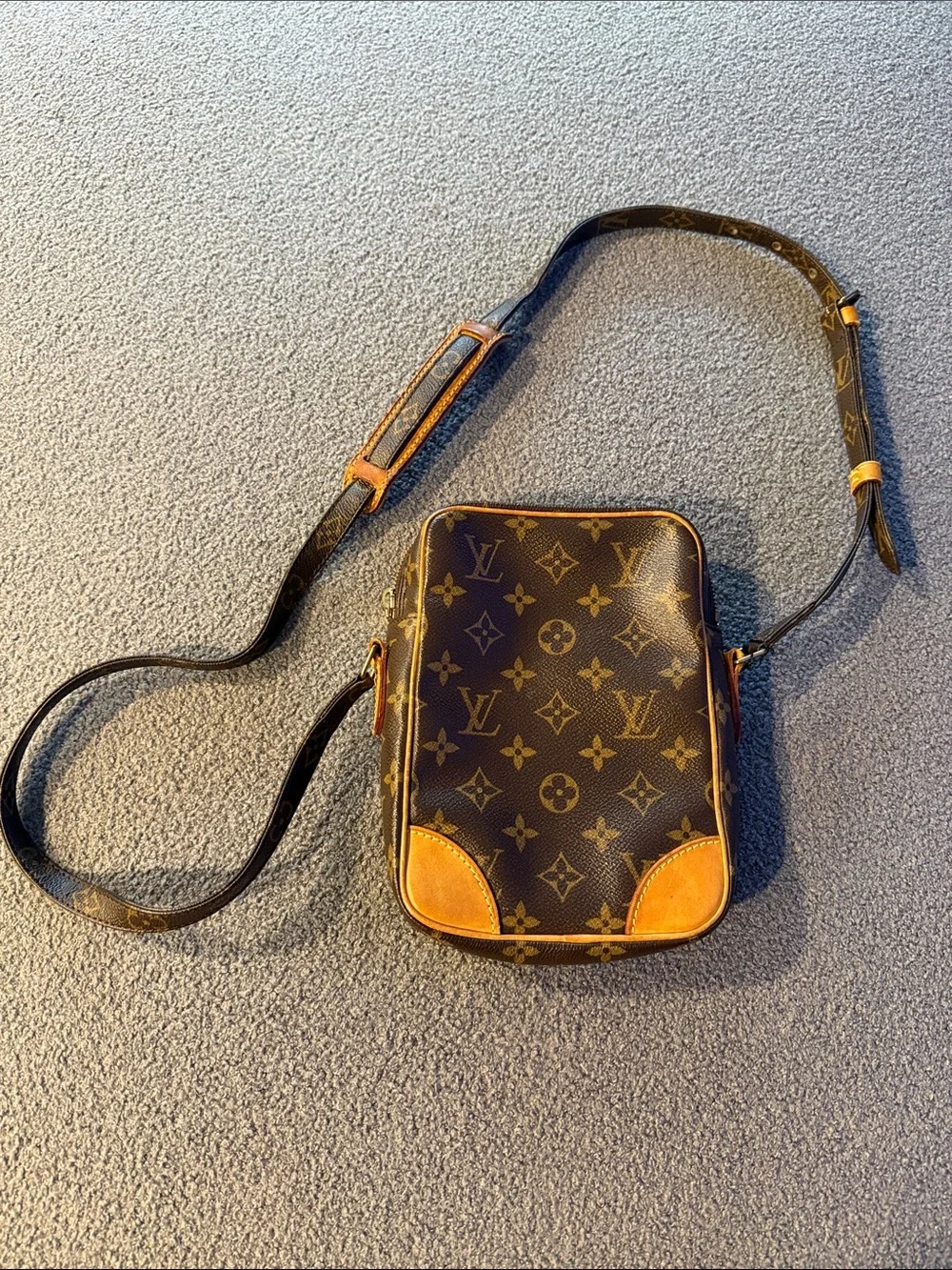 Classic 2004 Louis Vuitton Monogram Danube crossbody bag